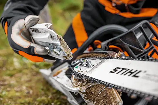 Maintenance of chainsaw
