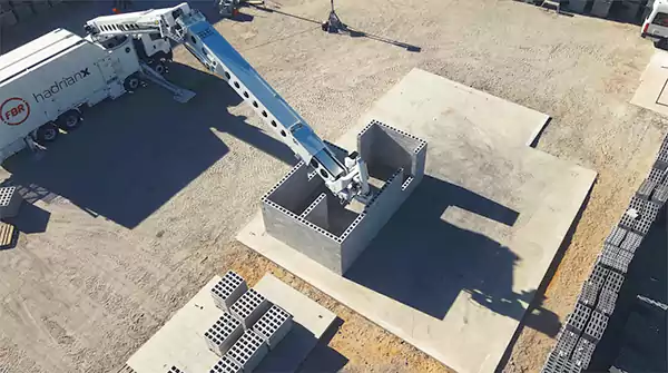 Robotic arms building structures faster with high efficiency