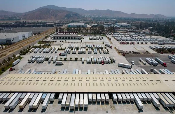 Image of Fontana’s logistics company with hundreds of trucks